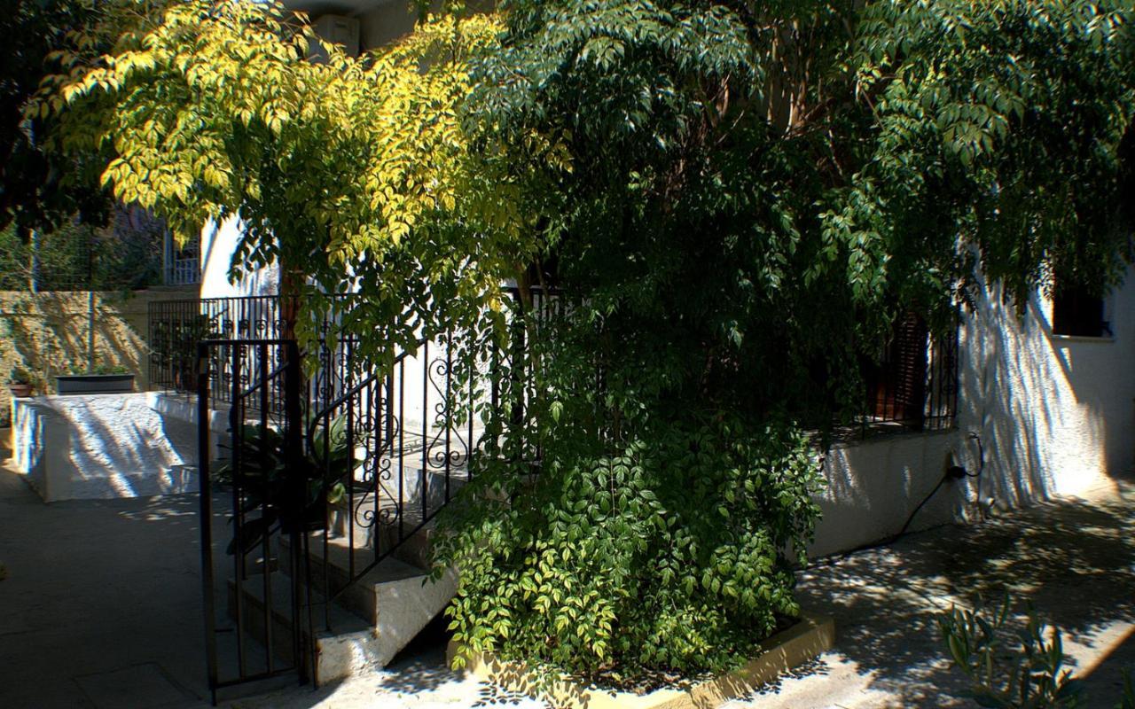House Inside Garden Volos Exterior photo
