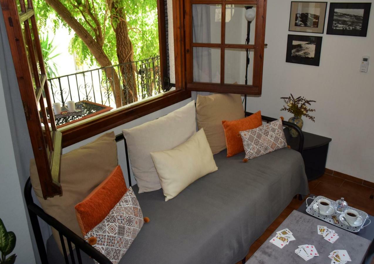 House Inside Garden Volos Exterior photo
