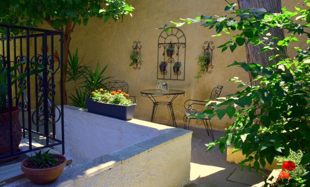 House Inside Garden Volos Exterior photo